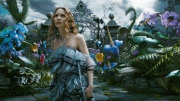 Review Sinopsis Film Alice in Wonderland Through The Looking Glass 2010