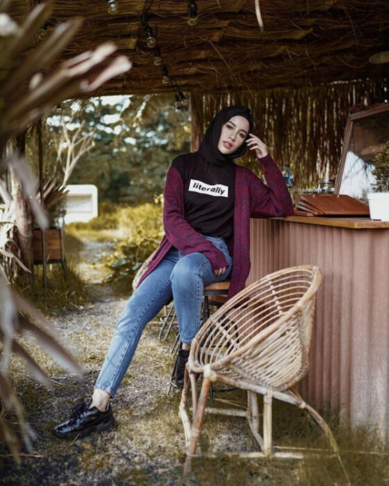 OOTD Cardigan Panjang Hijab Wanita Muslimah Model Hitam dan Merah Hati